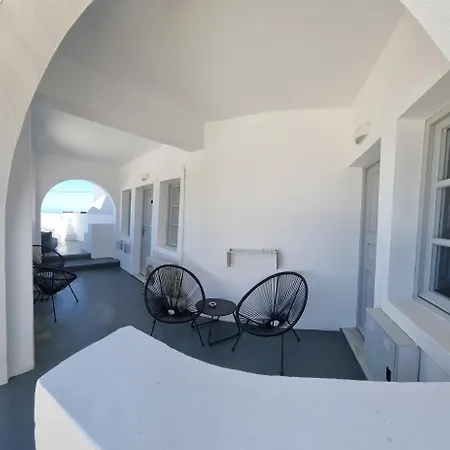 White Aparthotel Foinikiá