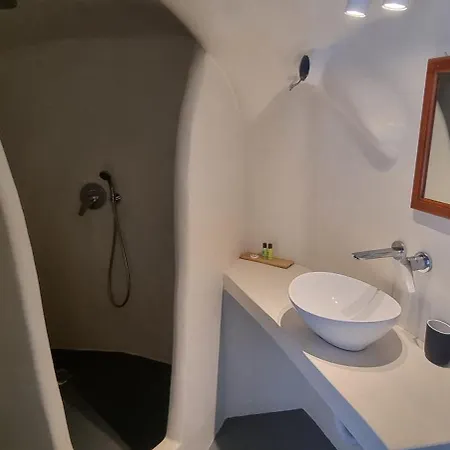 White 4* Foinikiá